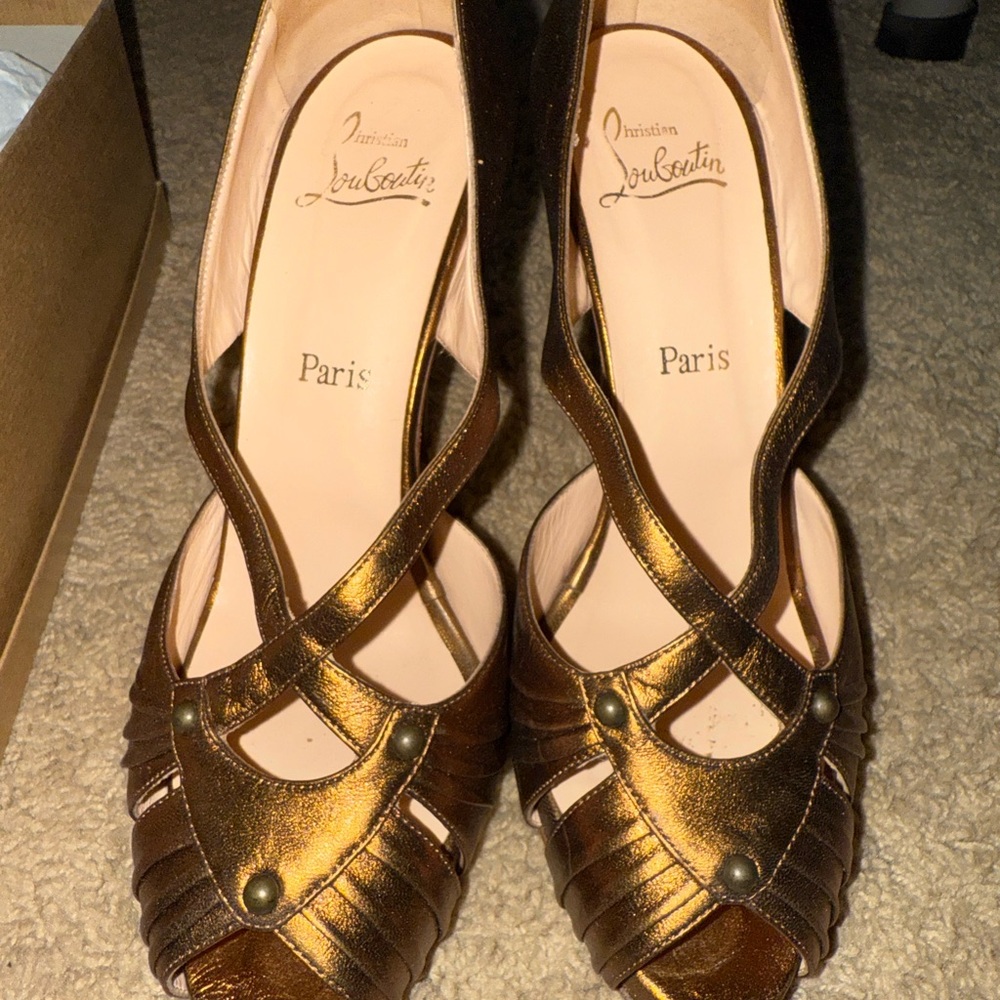 Christian Louboutin
Scissor girl 120 napa laminato
Size 41
Retail $895